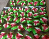 Foto langkah ke 7 dari resep Bolu kukus semangka.