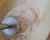 Foto del paso 1 de la receta: Pancitos de avena y cebolla 🧅 sin horno