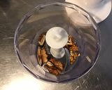 Une image de l'étape 2 de Pâte brisée épeautre noix et lait.