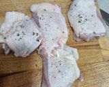 Foto del paso 1 de la receta: Muslos de Pollo deshuesados a la cerveza