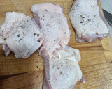 Foto del paso 1 de la receta: Muslos de Pollo deshuesados a la cerveza