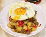 Hình bước làm 4 của món Corned Beef Hash kiểu Việt Nam (bò xào khoai trứng)