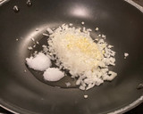 Foto del paso 2 de la receta: Falso Risotto de coliflor, gambas y coco