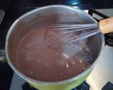 صورة لخطوة 1 من وصفة كؤوس الشوكولا الدافئة بالمكسرات 🍫