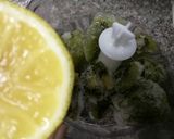 A picture of step 4 of Kiwi mint lemonade.
