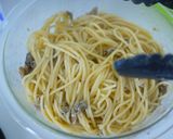 A picture of step 4 of Rich Pasta with Shiso and Oysters in Oil.