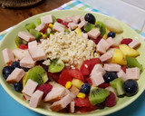 Foto del paso 2 de la receta: Ensalada de arroz con fruta y pavo