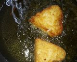 A picture of step 2 of Noodles sandwich.