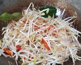 Foto langkah ke 5 dari resep Toge kuah putih.