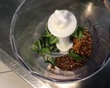 Une image de l'étape 2 de Sauce salade à la moutarde aigre douce, basilic et ciboulette.
