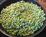 Foto del paso 2 de la receta: Guisantes con cebolla y pimiento