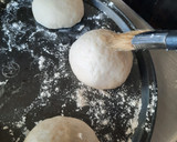 Foto del paso 11 de la receta: Bollitos rellenos de queso (con masa madre)