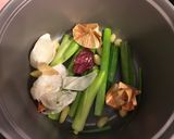 A picture of step 1 of Braised pork belly w twisted green pepper.
