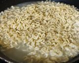 Foto langkah ke 1 dari resep Mie Sedap Hacks.
