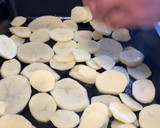 Foto del paso 1 de la receta: Butifarra al horno con patatas