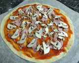Foto del paso 3 de la receta: Pizza de atún, jamón y champiñones