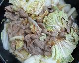 รูปขั้นตอนการทำที่ 4 ของ อุด้งนาเบะผักกาดขาวหมูสไลด์ (豚バラ白菜のうどん鍋)