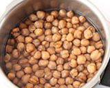 A picture of step 2 of છોલે ભટુરે.