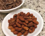 Hình bước làm 1 của món Chocolate Almonds