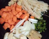 Foto langkah ke 1 dari resep Soup Ayam Jamur.