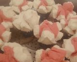 Foto langkah ke 6 dari resep Bolu Kukus Mekar Kreasi Merah Putih.