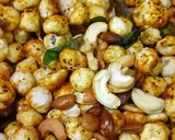 A picture of step 4 of Makhana Dry Fruits Chiwda.