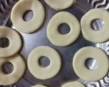 A picture of step 3 of Donuts.