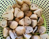 Hình bước làm 1 của món Cháo sườn hạt sen nấm 🍲