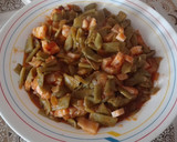 Foto del paso 4 de la receta: Judías verdes en conserva salteadas con gambas y pechuga de pollo