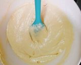 A picture of step 2 of Apple cake with caramel.