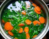 Foto langkah ke 6 dari resep Sayur Bening Bayam Wortel.