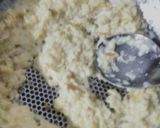 A picture of step 2 of Apple halwa.