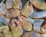 A picture of step 1 of Fish curry.