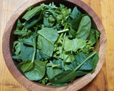 Foto del paso 1 de la receta: Ensalada verde con golden berries y queso panela