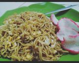 Foto langkah ke 12 dari resep Mie Telor Goreng.