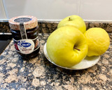 Foto del paso 1 de la receta: Tarta de manzana rellena con mermelada de cerezas