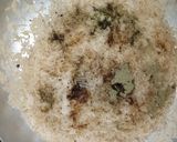 A picture of step 1 of Stir rice with egg sauce.