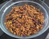 A picture of step 3 of Easy granola for healthy breakfasts.