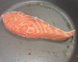 Foto del paso 6 de la receta: Salmón a la Plancha al Limón y espárragos verdes