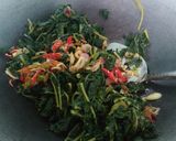 Foto langkah ke 3 dari resep Tumis Daun Pepaya.