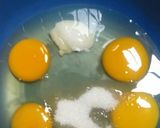 Foto langkah ke 4 dari resep Bolu Caramel (Cake Sarang semut).