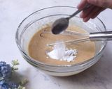 Foto langkah ke 3 dari resep Bolu karamel mini (kue sarang semut).