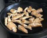 Foto del paso 3 de la receta: Pechuga de pollo al curry y leche de coco