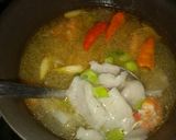 Foto langkah ke 5 dari resep Tekwan teri kuah seafood.