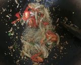 Foto langkah ke 3 dari resep Mie Telur Goreng Sayur Buncis.