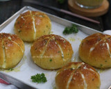 Foto langkah ke 6 dari resep Korean Cream Cheese Garlic Bread.