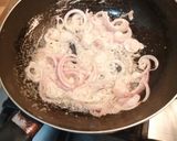 Foto del paso 2 de la receta: Langostinos salteados en cebolla y ajos ❤️