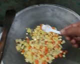 Foto langkah ke 3 dari resep 127. Tumis kentang, wortel, dan jagung //untuk isian pastel.