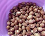 Foto langkah ke 3 dari resep Kacang tanah goreng asin.