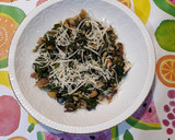 Foto del paso 4 de la receta: Ensalada tibia de verduras silvestres con piñones y castañas